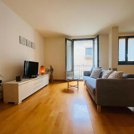 Two Bedroom Behind The Rambla *