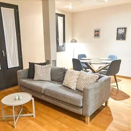 Two Bedroom Behind The Rambla *