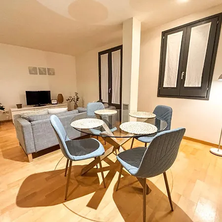 Two Bedroom Behind The Rambla شقة