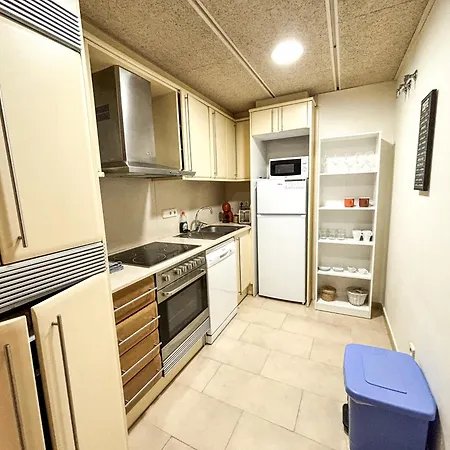 Two Bedroom Behind The Rambla 아파트 *